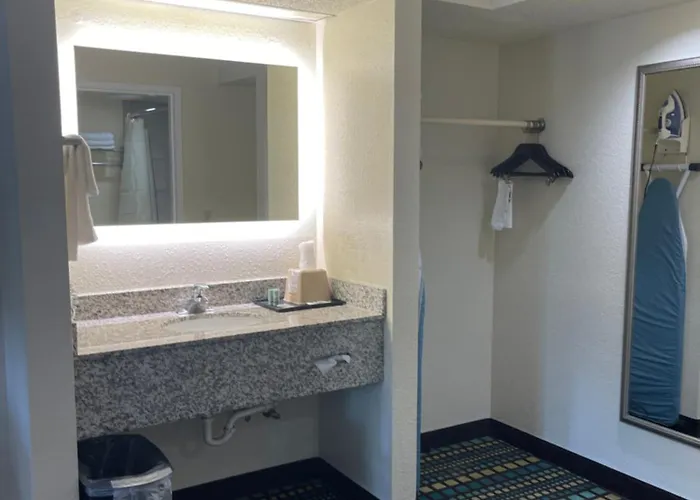Hotel Western Downtown And 3*